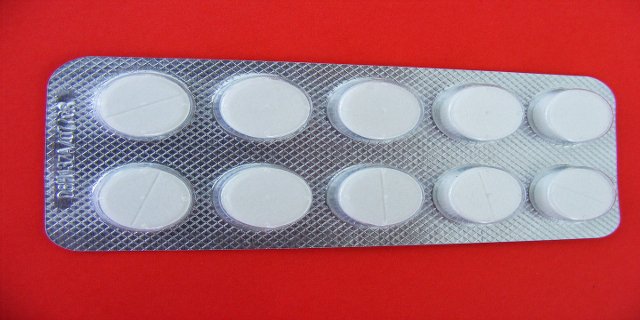 Léky proti horečce mohou malým dětem ublížit, pozor na Aspirin!