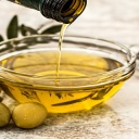 Klouby vás přestanou bolet, když snížíte svou váhu a promažete je olivovým olejem