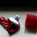 Zubní pasta jako čistič šperků, plastů a deodorant odpadů