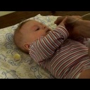 Odsávání hlenů miminkům   - video