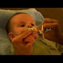 Ostříhejte správně nehty miminkům .- video