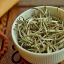 Bílý čaj je ideální prostředek pro detoxikaci a hubnutí, ale zkuste i jiné čaje