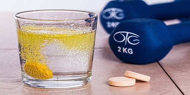 Brnění a křeče může způsobovat tetanický syndrom, který postihuje hlavně mladé lidi