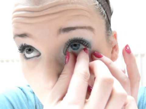 Manipulace s čočkami - barevné kontaktní čočky - video